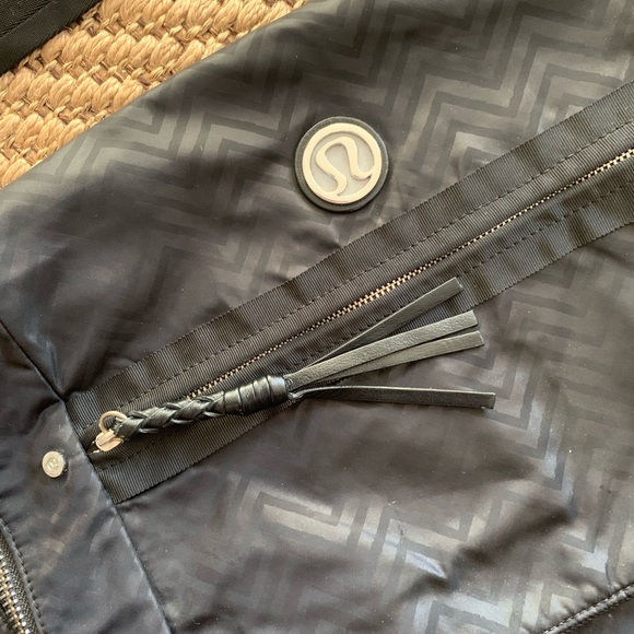 Lululemon Yoga Moto Messenger Bag 💼 🧘 - Picture 7 of 8